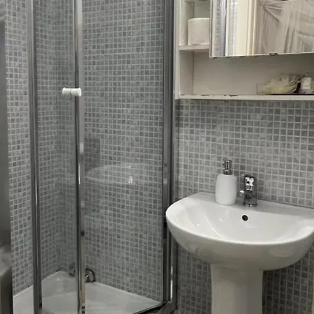 Cairoli 1 House G&b Colisee *